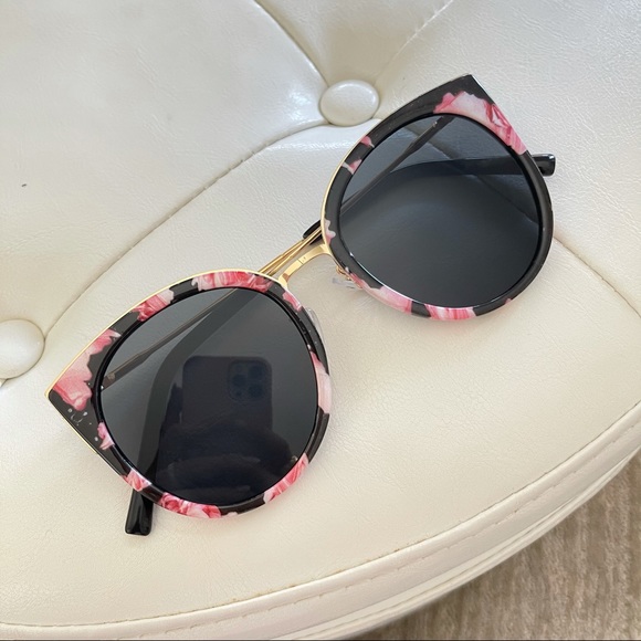 Floral Large Sunglasses NWT - Picture 2 of 4